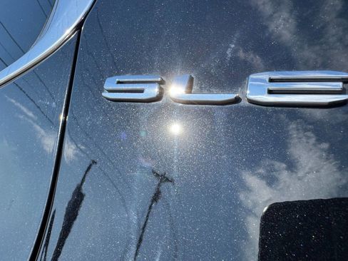 Used 2020 GMC Acadia SLE w/ Driver Convenience Package FWD image 5