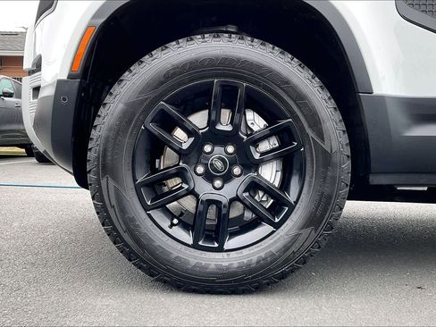 Used 2025 Land Rover Defender 110 S image 12