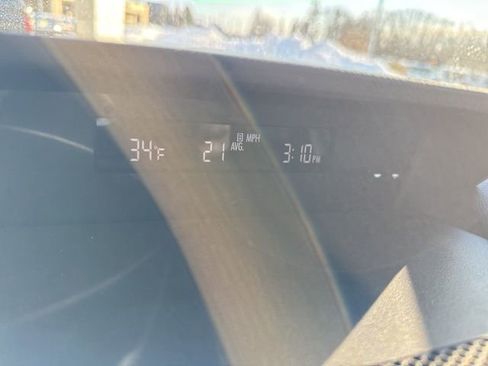 Used 2022 Subaru Ascent Premium w/ Convenience Package image 16