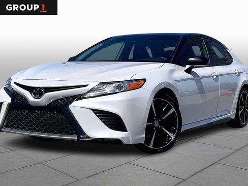 Used 2020 Toyota Camry XSE image 1