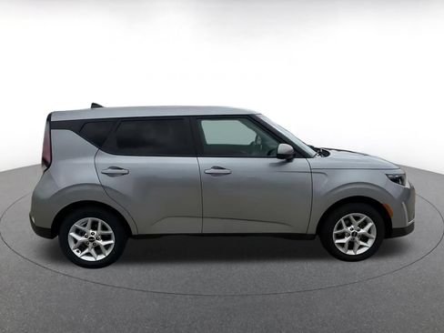 Used 2025 Kia Soul LX w/ LX Technology Package FWD image 15
