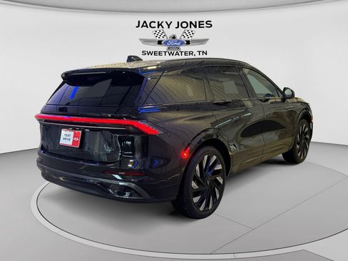 Used 2024 Lincoln Nautilus Reserve w/ Jet Appearance Package (87T) AWD/4WD image 5