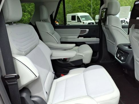 New 2026 Ford Expedition Max Platinum w/ Platinum Ultimate Package AWD/4WD image 11