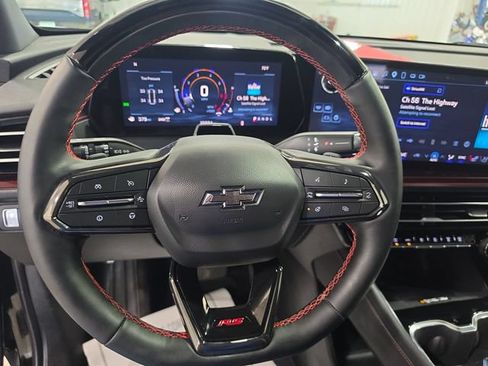 Used 2025 Chevrolet Traverse RS AWD/4WD image 18