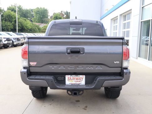 Used 2021 Toyota Tacoma TRD Off-Road w/ Technology Package AWD/4WD image 9