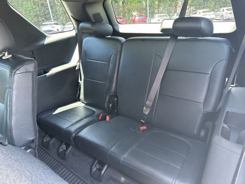 Used 2022 Chevrolet Traverse LS FWD image 33