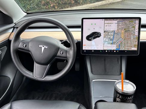 Used 2021 Tesla Model 3 Standard Range Plus image 2