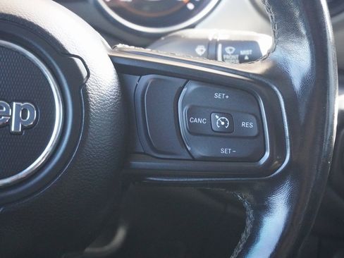 Used 2021 Jeep Gladiator Willys image 15