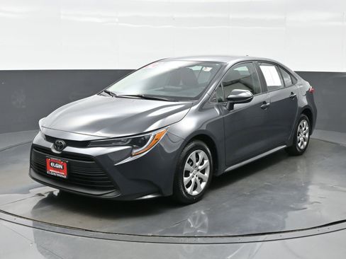 Used 2024 Toyota Corolla LE FWD image 2