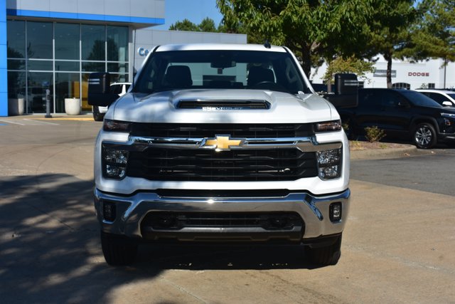 Used 2025 Chevrolet Silverado 2500 LT w/ Convenience Package AWD/4WD image 2