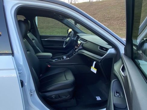 New 2025 Jeep Grand Cherokee Limited image 48