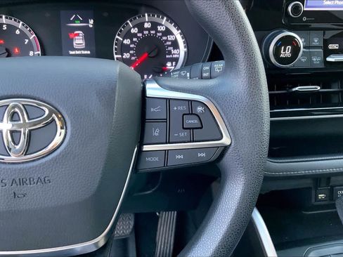 Used 2021 Toyota Highlander L FWD image 22