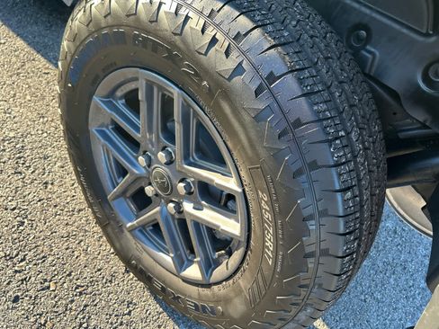 Used 2025 Jeep Wrangler Sport S image 26