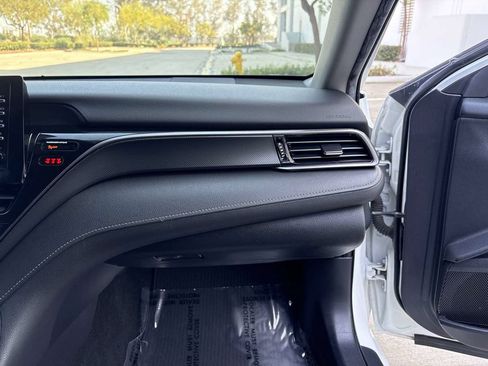 Used 2021 Toyota Camry SE w/ Carpet Mat Package (TMS) FWD image 17