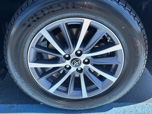 Used 2017 Toyota Highlander XLE w/ Carpet Mat Package AWD/4WD image 34