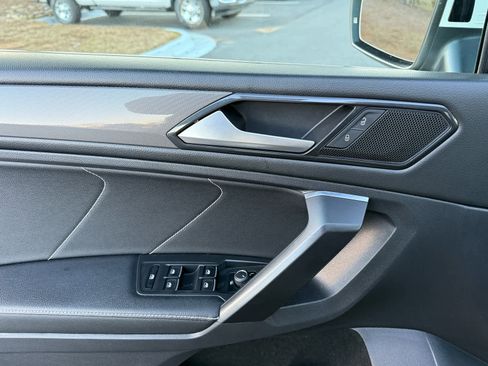 Used 2023 Volkswagen Tiguan SE image 15