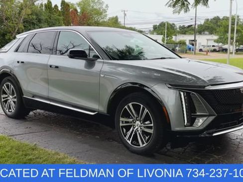 Used 2024 Cadillac Lyriq Luxury AWD/4WD image 2