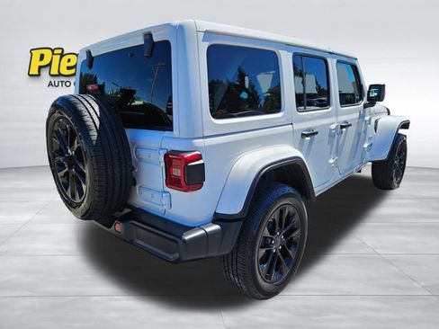 Used 2024 Jeep Wrangler Unlimited Sahara AWD/4WD image 5