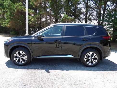 Used 2023 Nissan Rogue SV w/ SV Premium Package AWD/4WD image 2