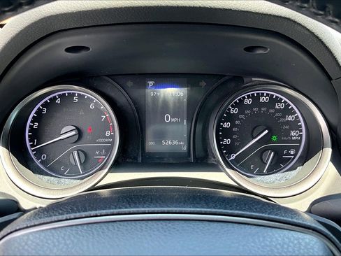 Used 2022 Toyota Camry SE FWD image 21