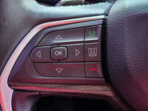 Used 2022 Jeep Grand Cherokee Limited image 20