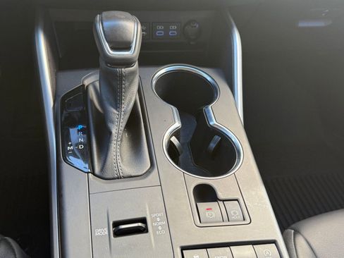 Used 2022 Toyota Highlander XLE image 18