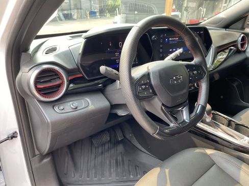Used 2024 Chevrolet Trax RS w/ Driver Confidence Package FWD image 2