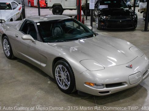 Used 1999 Chevrolet Corvette Coupe RWD image 9