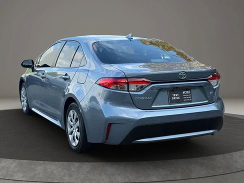Used 2022 Toyota Corolla LE image 6