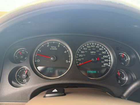 Used 2014 Chevrolet Silverado 2500 LTZ w/ LTZ Plus Package image 21