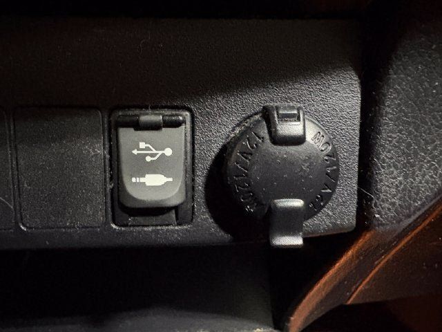 Used 2013 Toyota RAV4 LE AWD/4WD image 8