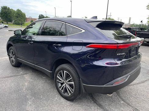 Used 2022 Toyota Venza LE AWD/4WD image 4