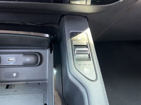 Used 2022 Kia Telluride EX w/ EX Premium Package image 25