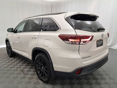 Used 2019 Toyota Highlander SE image 4