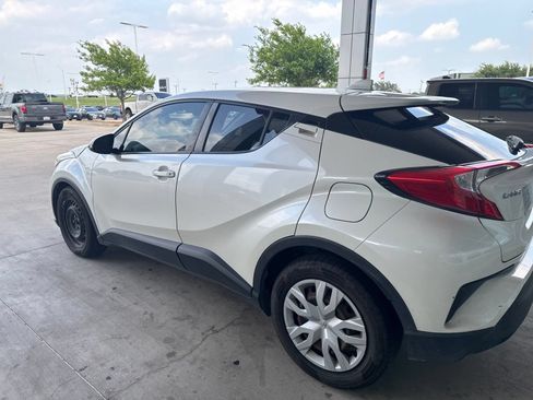 Used 2020 Toyota C-HR LE FWD image 13