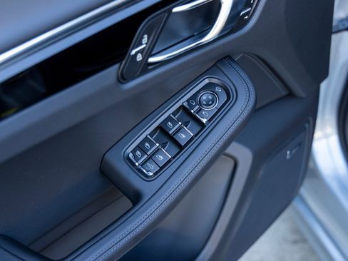 New 2026 Porsche Macan image 25