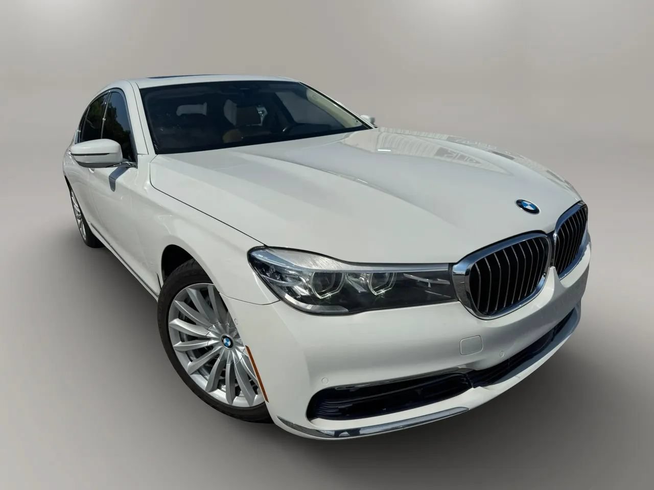 Used 2016 BMW 740i RWD image 2