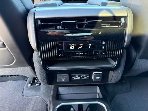 New 2026 Jeep Grand Wagoneer Limited image 13