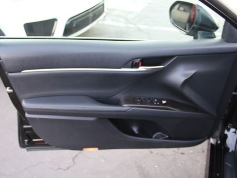 Used 2021 Toyota Camry XLE image 16