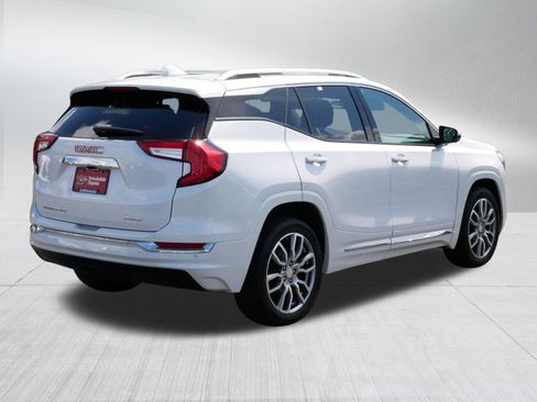 Used 2023 GMC Terrain Denali w/ Denali Premium Package AWD/4WD image 7