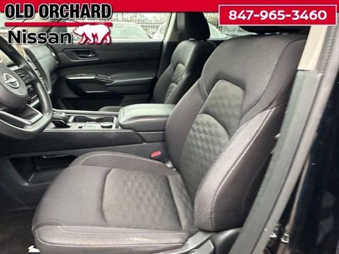 Used 2024 Nissan Pathfinder S AWD/4WD image 10