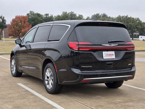 New 2026 Chrysler Pacifica Select image 6