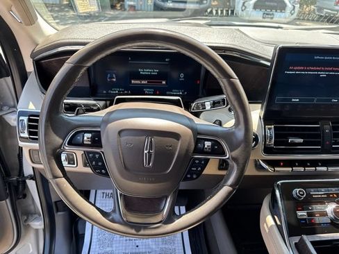 Used 2022 Lincoln Navigator Reserve AWD/4WD image 18