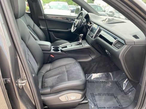 Used 2018 Porsche Macan image 28
