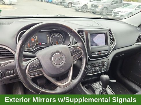 Used 2020 Jeep Cherokee Latitude w/ Cold Weather Group FWD image 10