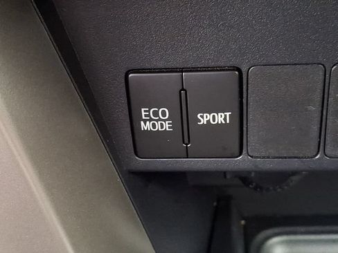 Used 2015 Toyota RAV4 XLE FWD image 17