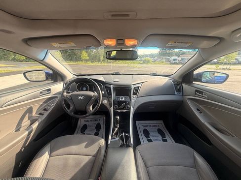 Used 2011 Hyundai Sonata SE w/ Navigation & Sunroof Pkg 4 FWD image 11