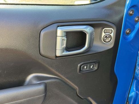 Used 2025 Jeep Wrangler Sport image 22