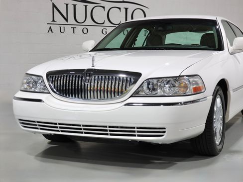 Used 2008 Lincoln Town Car Signature Limited RWD image 37