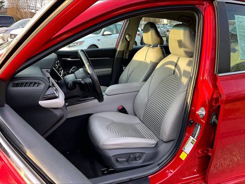 Used 2021 Toyota Camry SE image 10